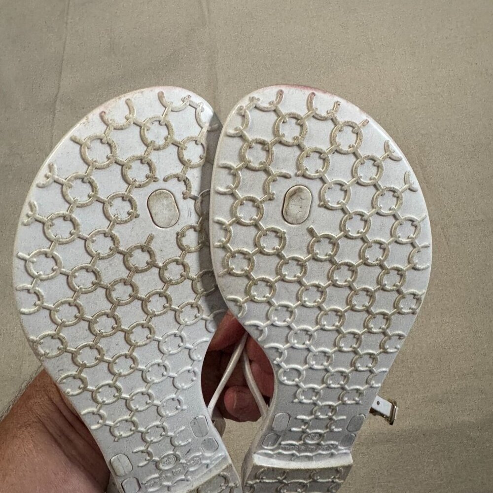 Tara Grinna White Thong Sandals Women’s 9 Italy Gold Logo Jelly Flat Beach - Picture 9 of 15